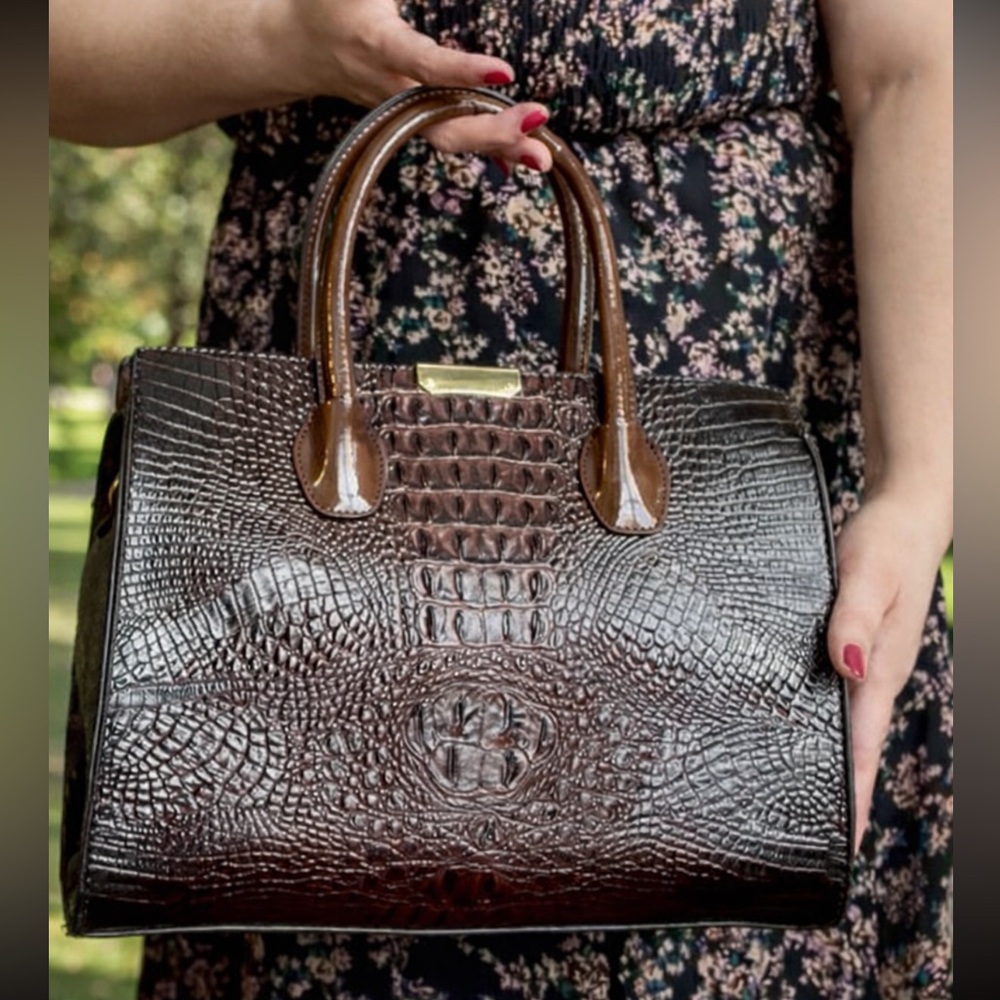 Elegant Brown Crocodile Pattern Handbag Set